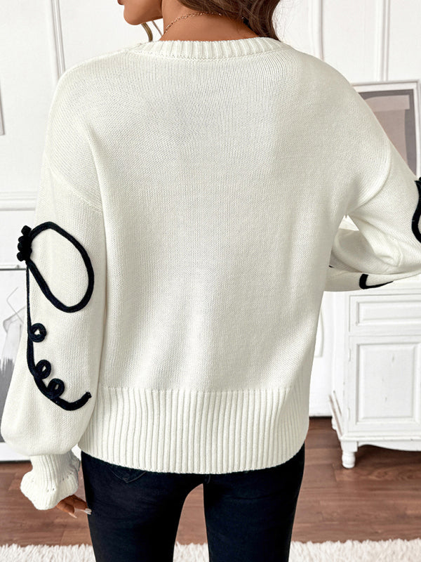 Playful and sweet loose bow-decorated round-neck sweater
